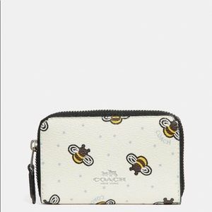 ✨BNWT Coach Zip Around Coin Case With Bee Print✨🐝